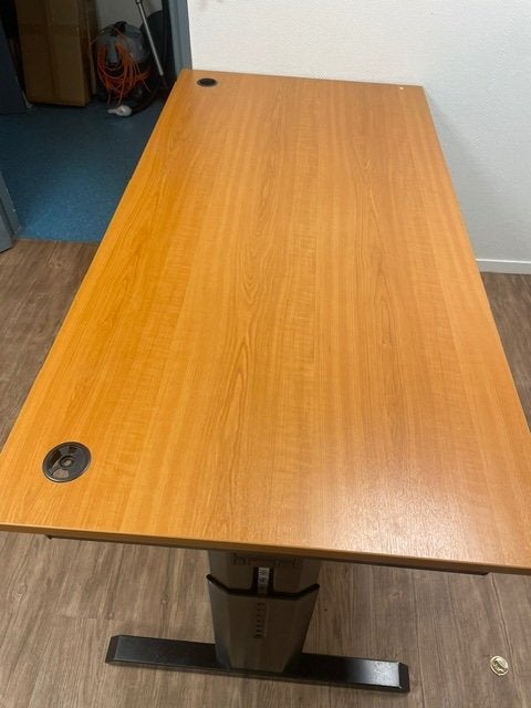 Diverse tafels/ verstelbare bureau's., Huis en Inrichting, Bureaus, Overige typen, Gebruikt, Hout, 180 cm