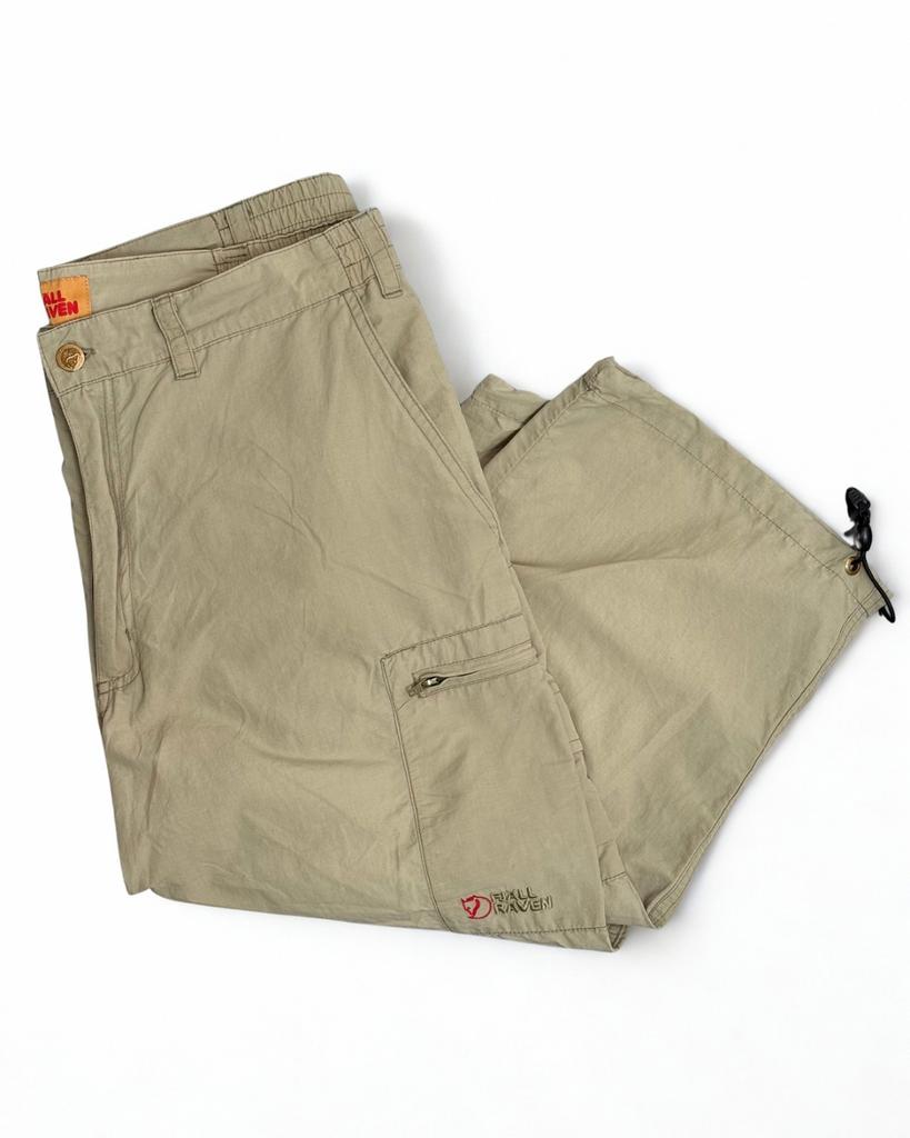 Fjällräven 3/4 Cargobroek Beige Zand Rits Zakken Maat 46, Ophalen of Verzenden, Zo goed als nieuw, Maat 46 (S) of kleiner, Beige