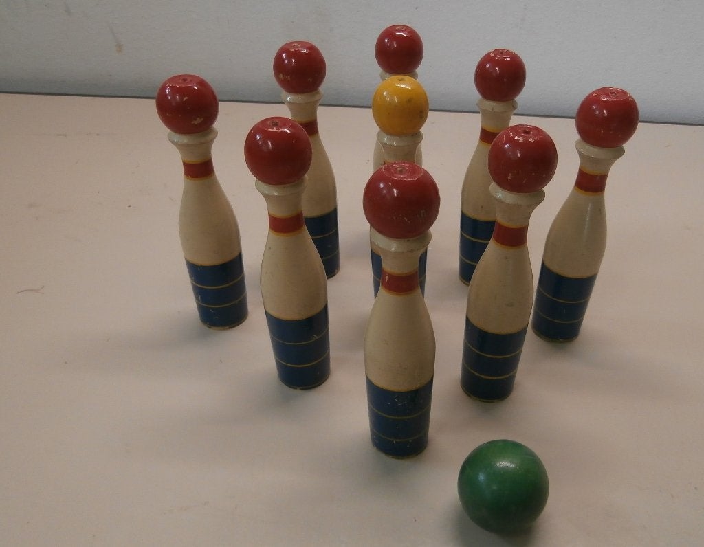 Nostalgisch tafel kegelspel met 9 kegels en 2 balletjes, Ophalen of Verzenden, Gebruikt, Overige typen