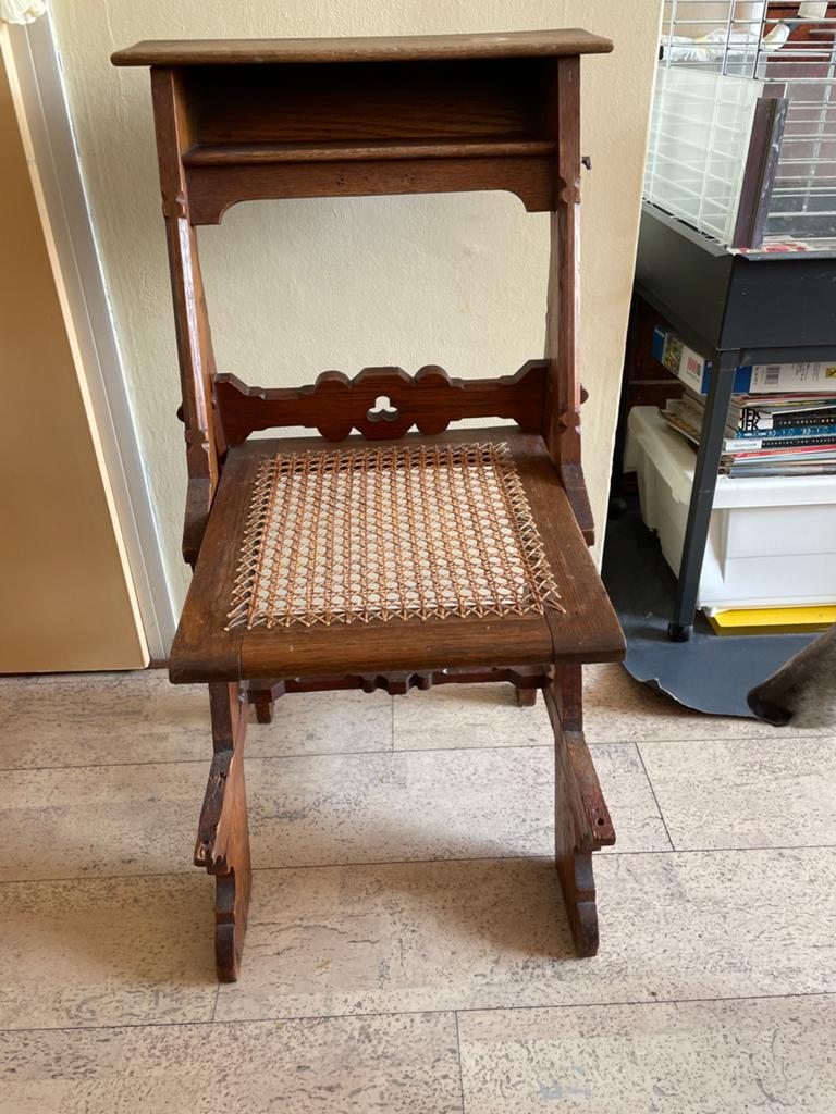houten bid stoel, Ophalen