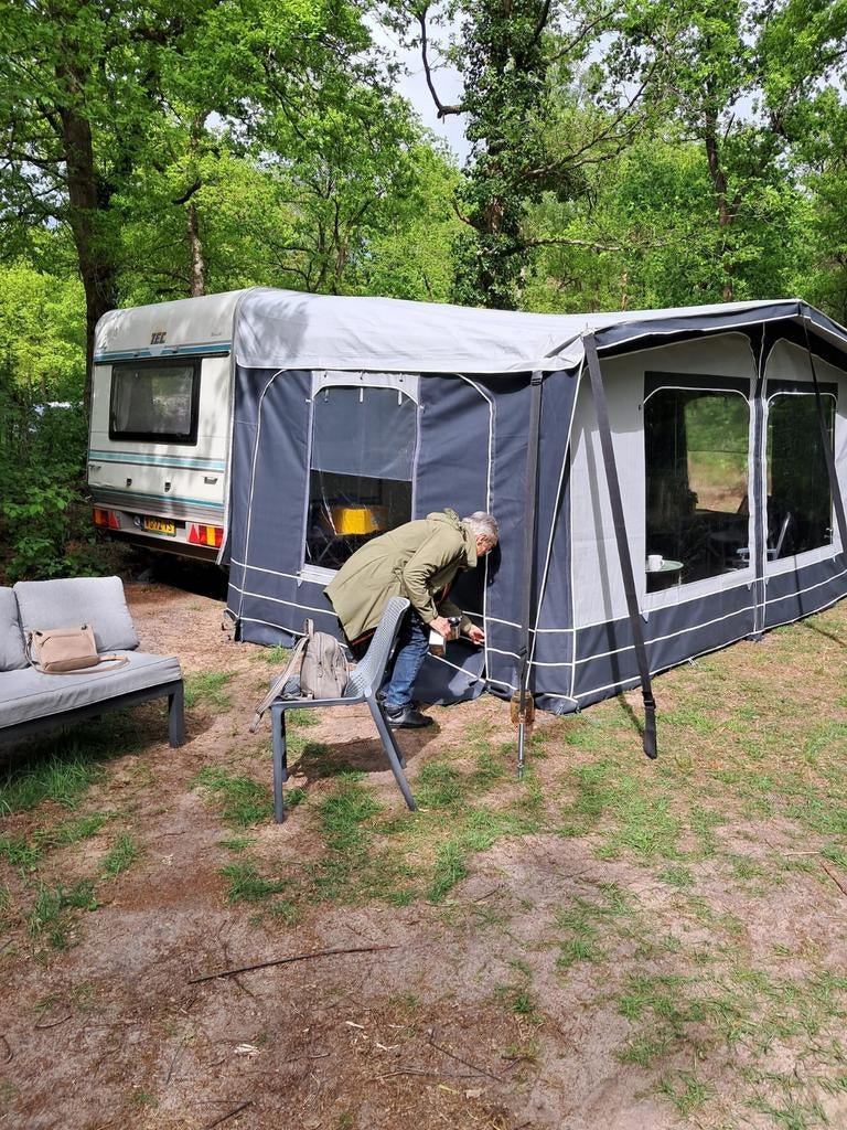 Caravan TEC TD 6 € 2500,00, Vast bed, T.E.C., Rondzit, 750 - 1000 kg