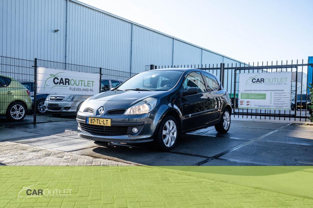 Renault Clio 1.4-16V Expression Leuke Clio met Goed navi sys, Auto's, Voorwielaandrijving, Gebruikt, 4 cilinders, 49 €/maand