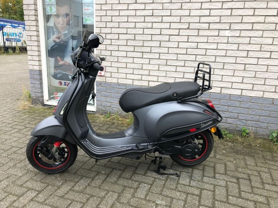 DIKKE  VESPA SPRINT S 45KM BROM MAT GREY  BJ2018 8000KM 4-TA, VESPA, Onbekend, Onbekend, Vespa