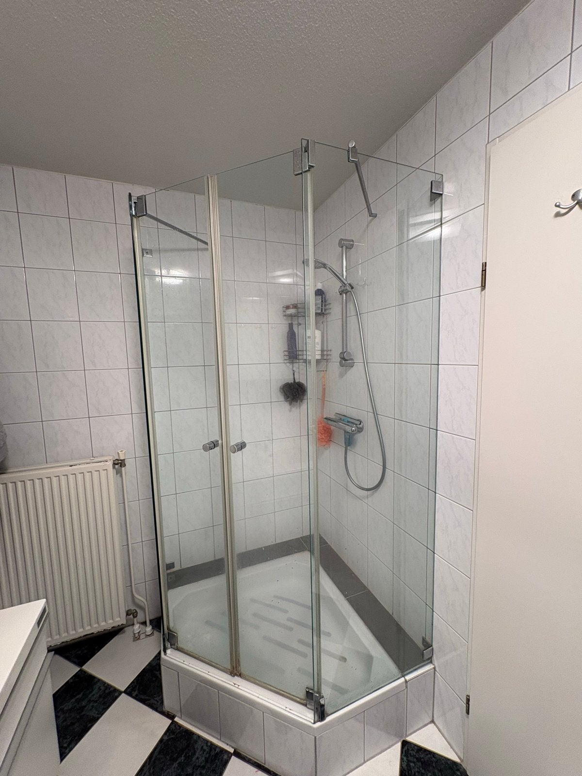 GRATIS. Glazen douchecabine met hoekdouchebak, Huis en Inrichting, Ophalen, Gebruikt, Met douche
