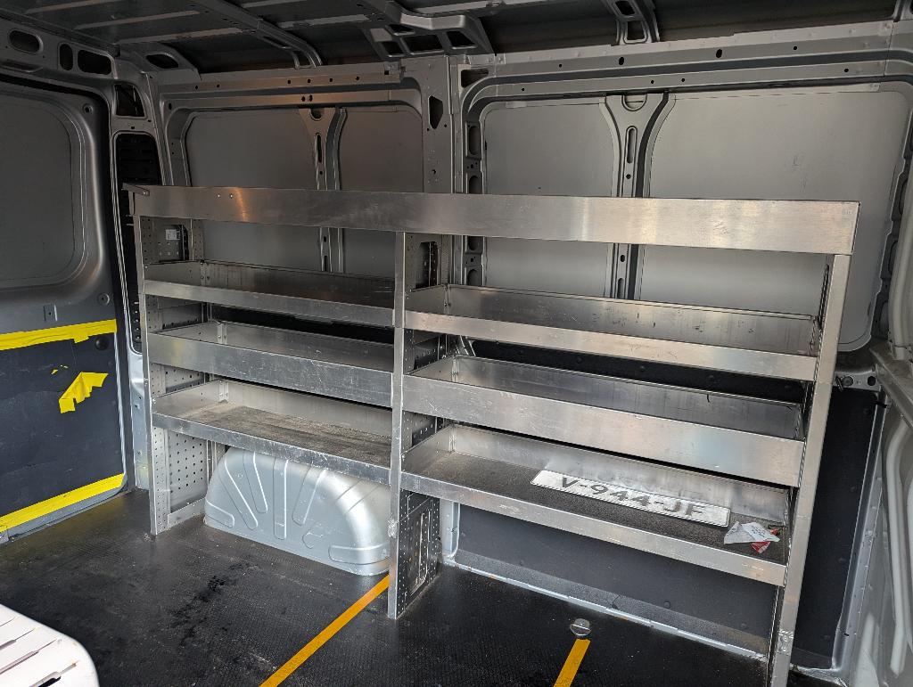Nette Aluca bedrijfswageninrichting + transportklem, Ophalen, Zo goed als nieuw