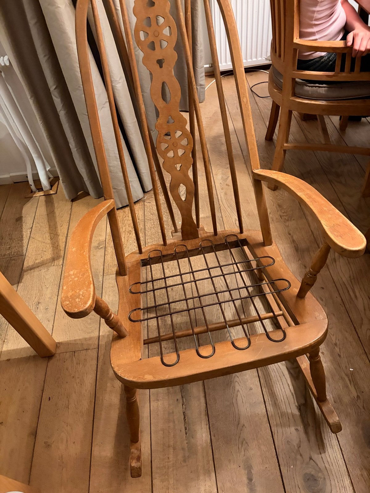 Vintage houten schommelstoel met kussen, Ophalen