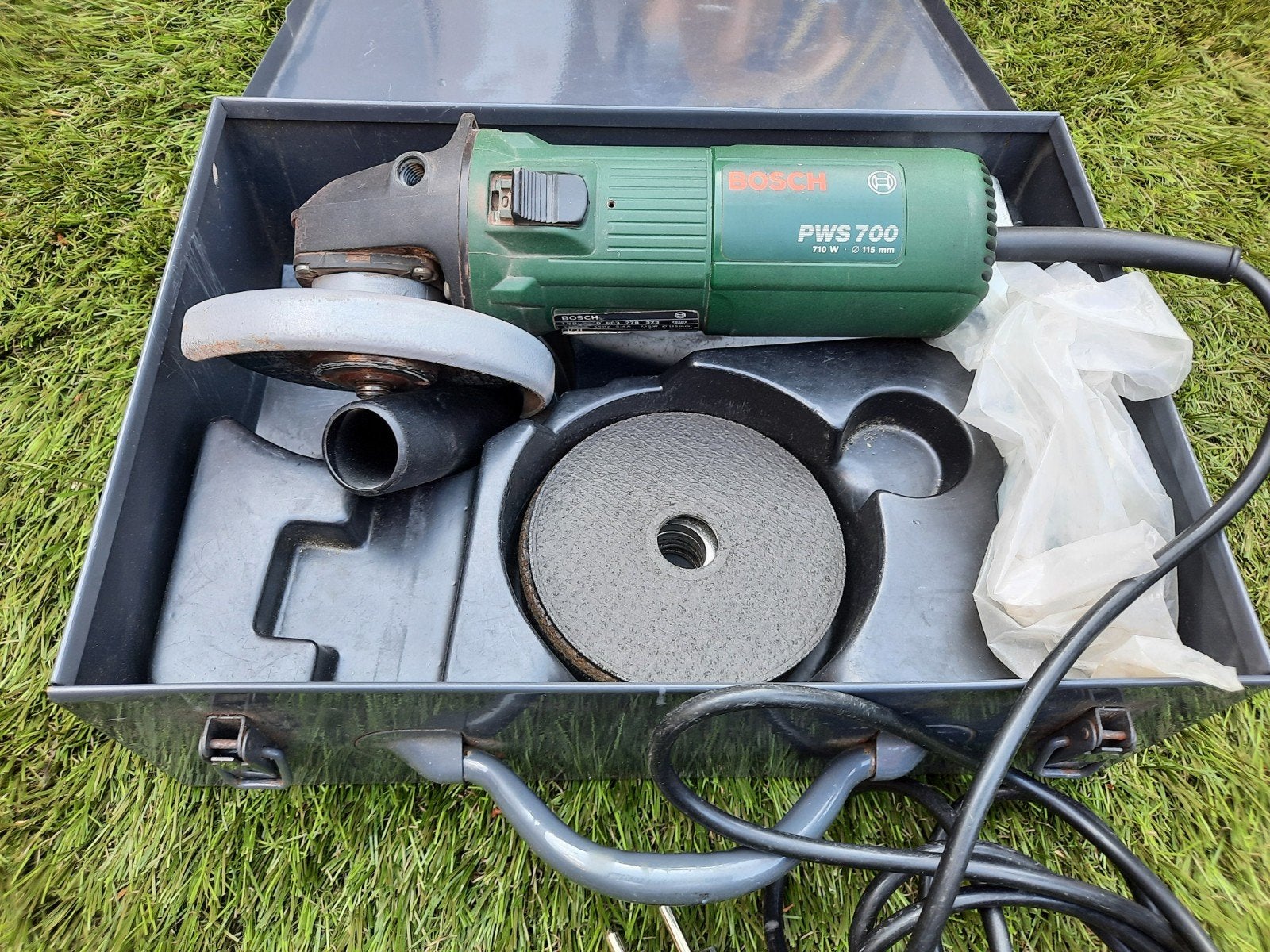 Bosch PWS 700 Haakse Slijpmachine met Koffer, Ophalen of Verzenden