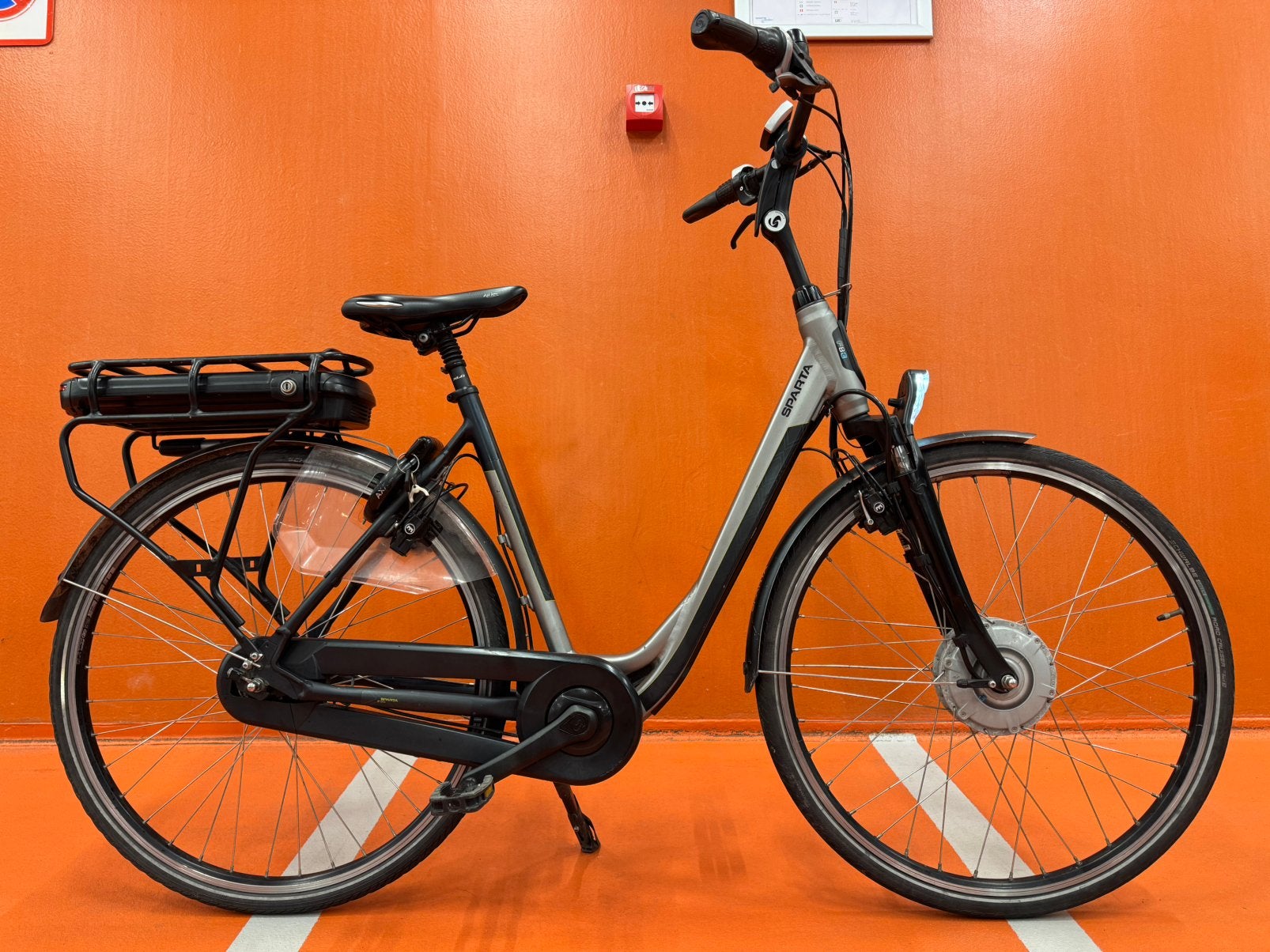 Sparta F8e (2020) met hydraulische remmen en nieuwe accu, Fietsen en Brommers, Ophalen of Verzenden, Zo goed als nieuw