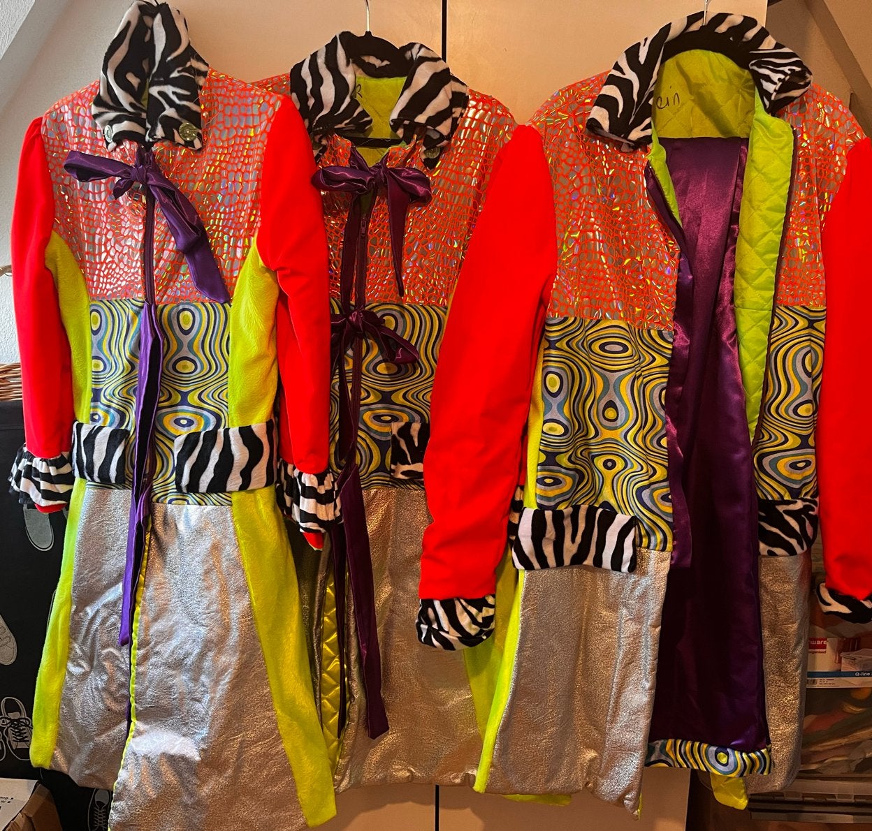 HerenCarnavalsjas, mt L broek +2 carnavalsdames jas mt M + S, Ophalen, Gedragen, Carnaval, Kleding