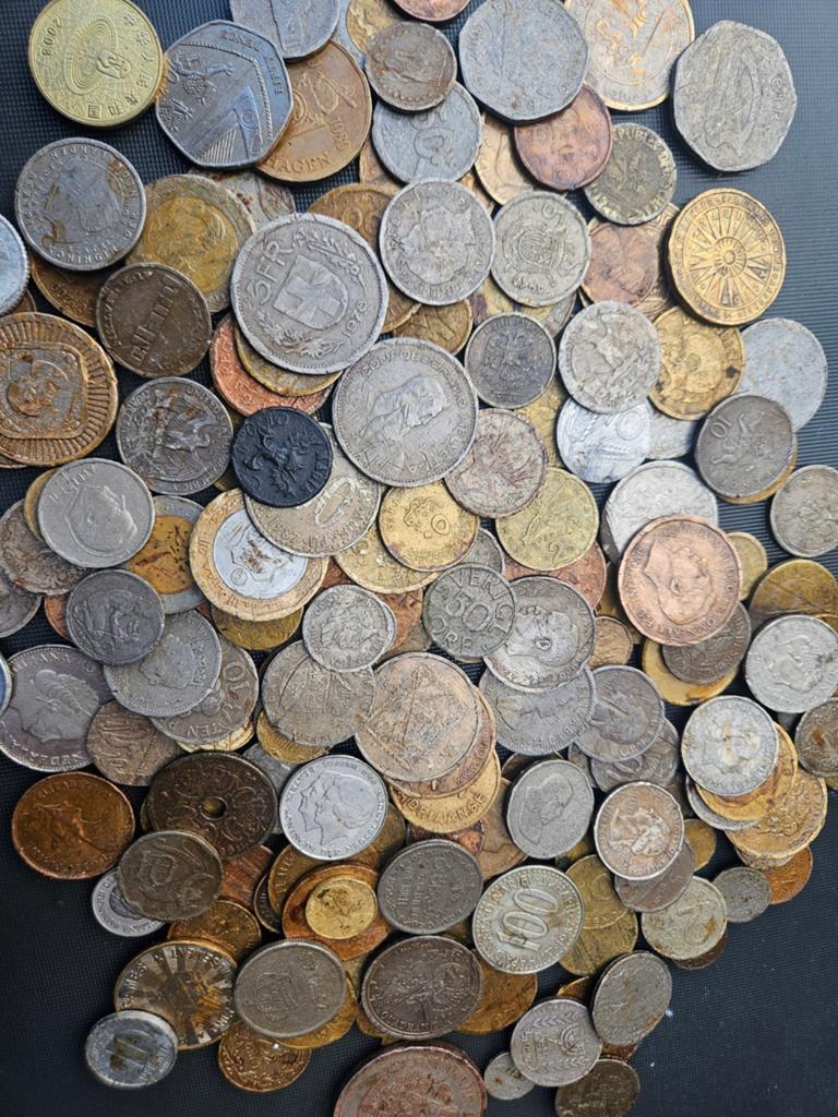 Munten lot, Postzegels en Munten, Verzenden, Overige landen