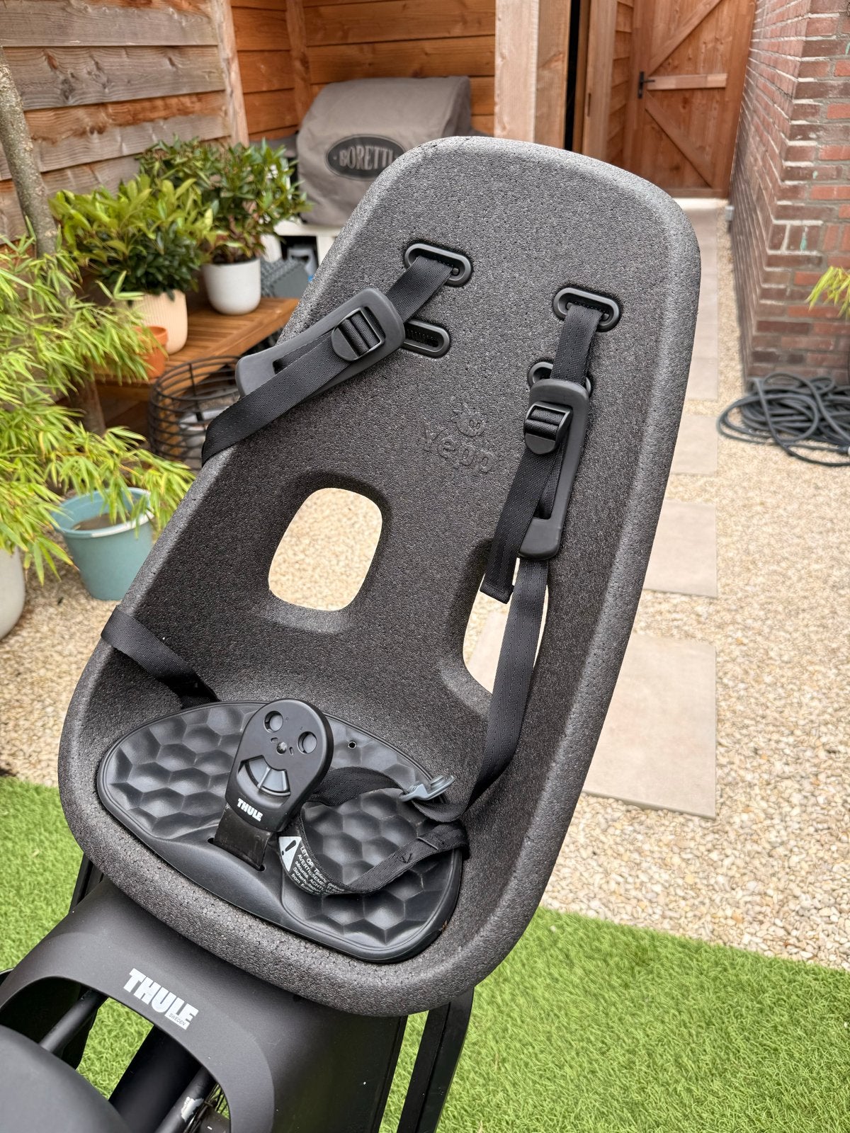 Thule Yepp Achterzitje inclusief adapter, 15 t/m 25 kg, Achterzitje, Voetsteuntjes, Ophalen of Verzenden