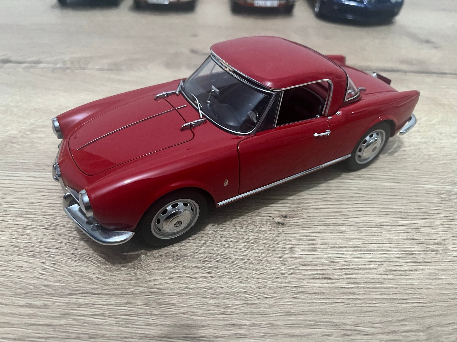 Autoart 1/18 Alfa Romeo Giulietta Spider zonder ovp, Ophalen, Zo goed als nieuw, Auto, Autoart