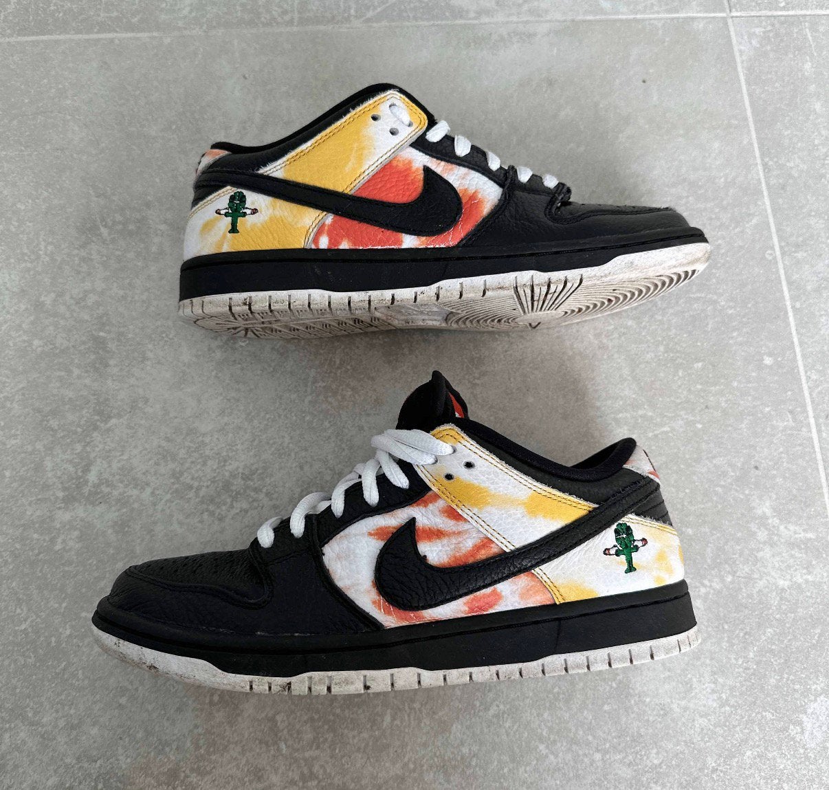 Nike SB Dunk Low Pro QS “Rayguns Tie-Dye Black”, Zwart, Ophalen of Verzenden, Sneakers of Gympen, Zo goed als nieuw