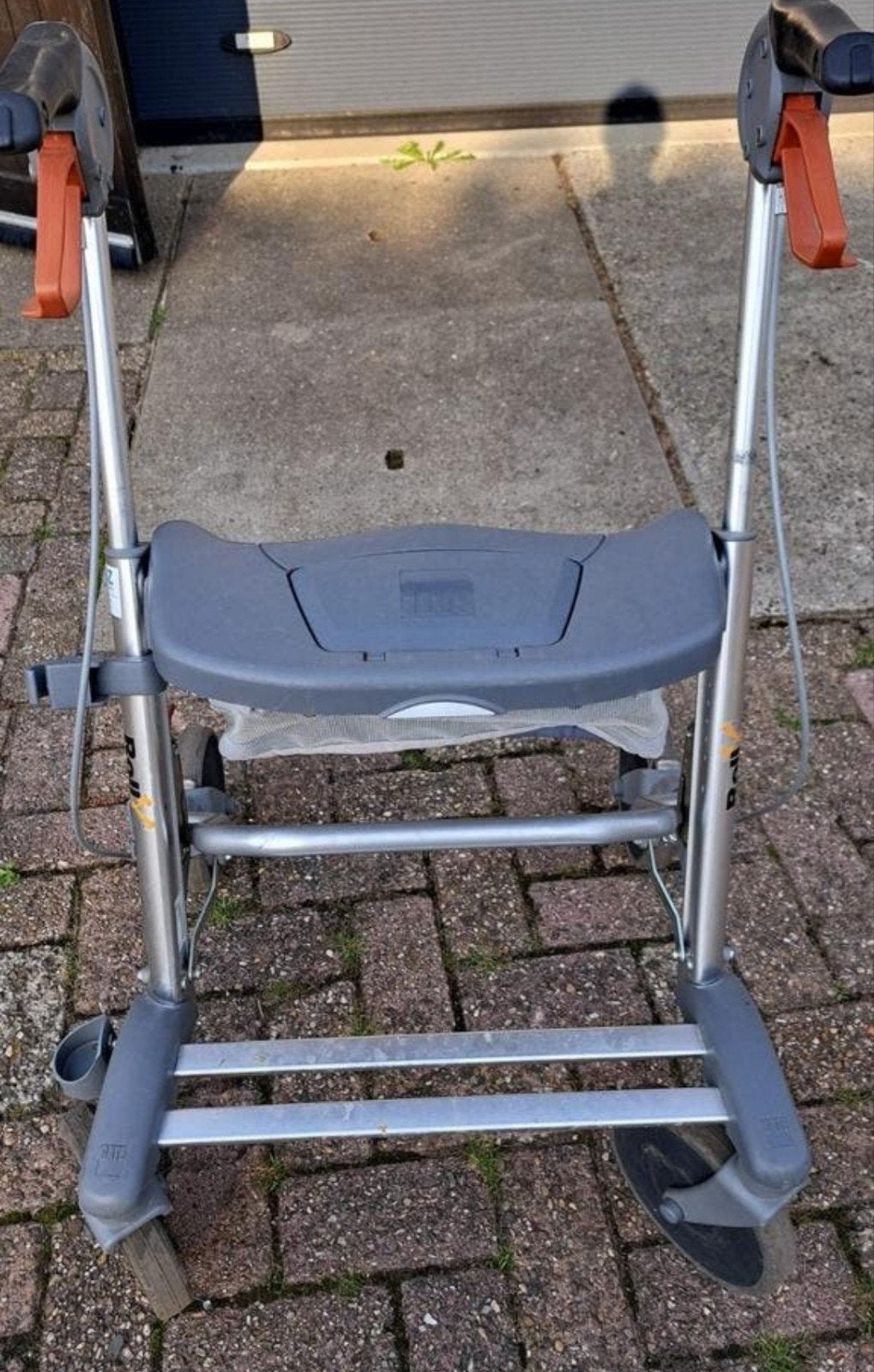 Rollator in hoogte verstelbaar, opbergvak, mandje ZGAN, Ophalen, Zo goed als nieuw