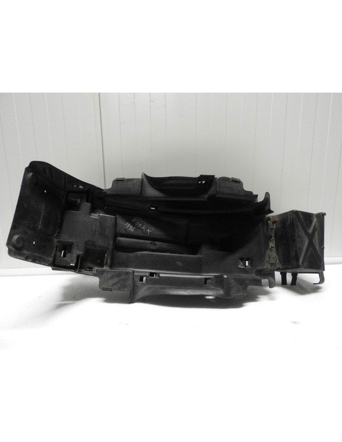 CBR1100XX 1996 - 1998 Honda Batterijbak D1-40821