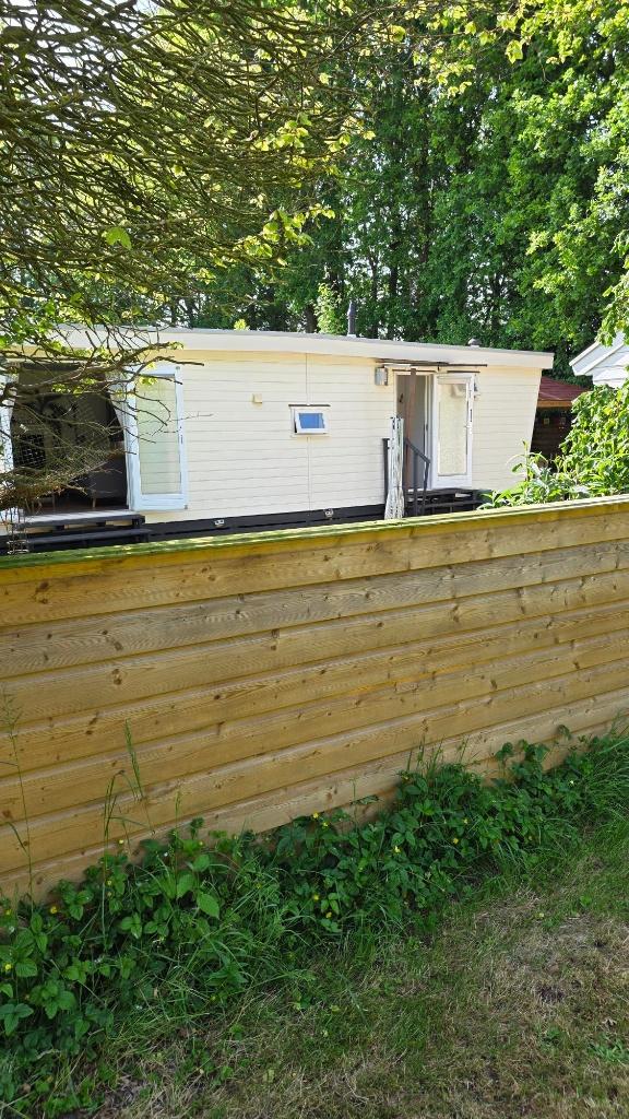 Chalet te koop camping De Bouwte, Midwolda, Caravans en Kamperen, Stacaravans, tot en met 2, Ophalen