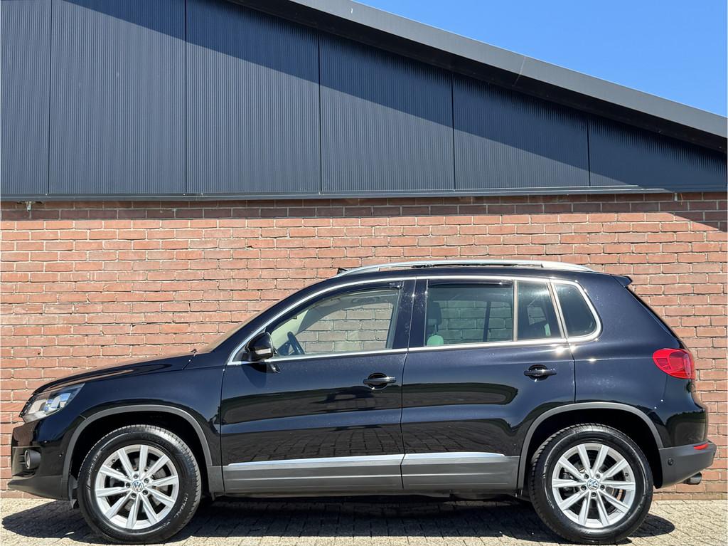 Volkswagen Tiguan 2.0 TSI SPORT&STYLE 4MOTION | NL-AUTO!, Auto's, Volkswagen, Automaat, Euro 5, Gebruikt, Beige
