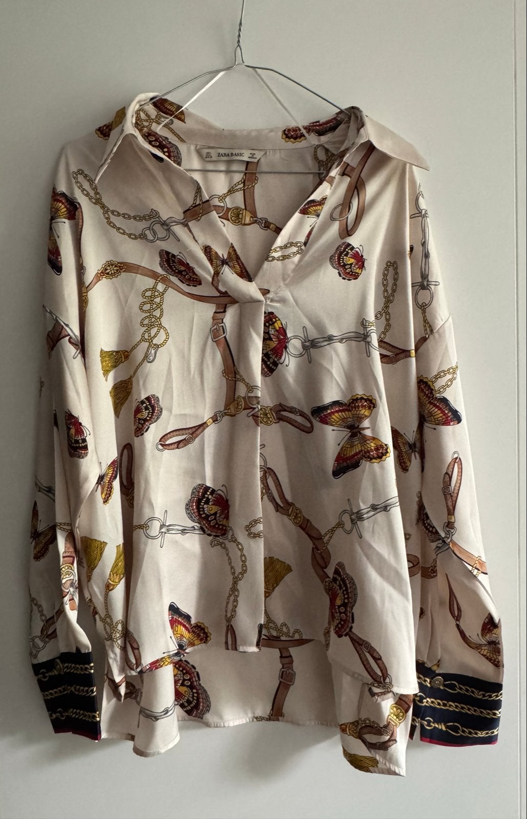 Zara blouse met ketting- en vlinderprint, maat L, Ophalen, Gedragen, Maat 42/44 (L), Meerkleurig