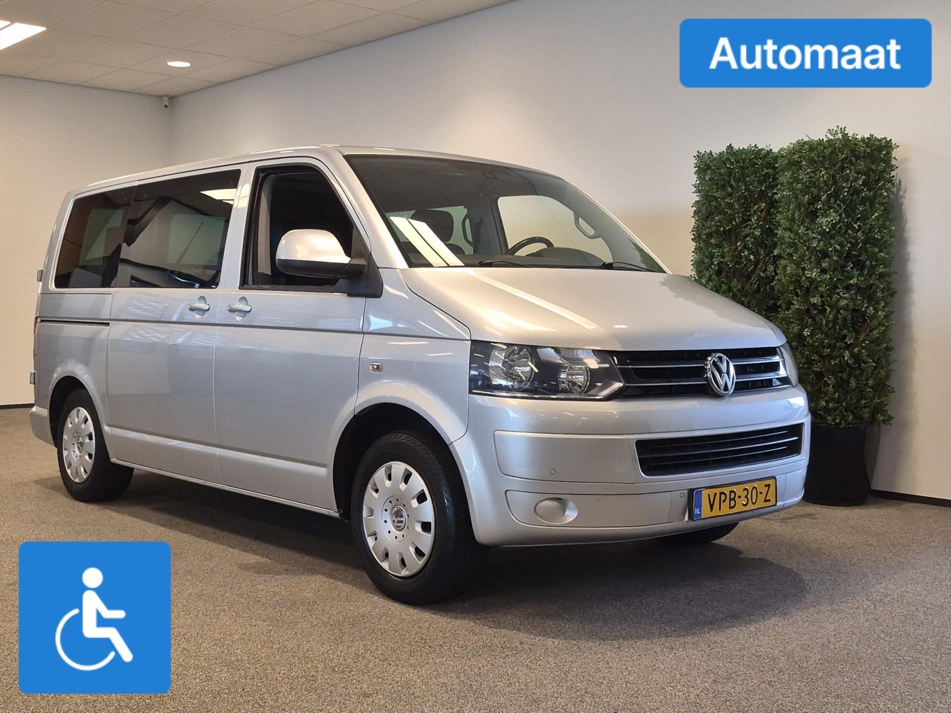 Volkswagen Caravelle L1H1 Rolstoelbus Rolstoel voorin / Zelf, Stof, Gebruikt, Zwart, 4 cilinders