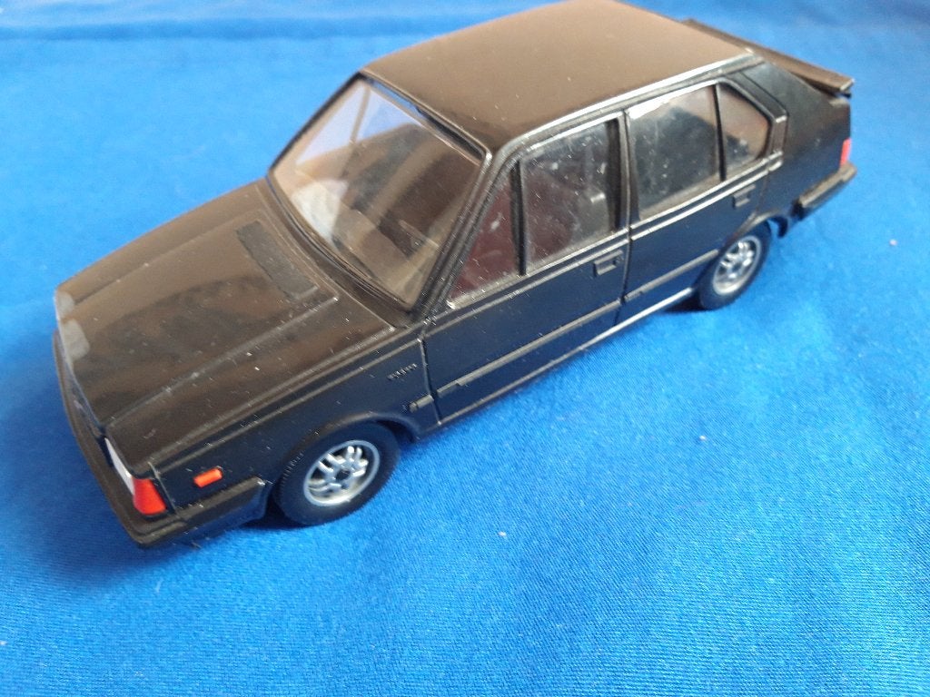 Volvo 360 GLT 5-deurs zwart - Stahlberg - 1:20 - GAAF exempl, Hobby en Vrije tijd, Ophalen of Verzenden, Zo goed als nieuw, Auto