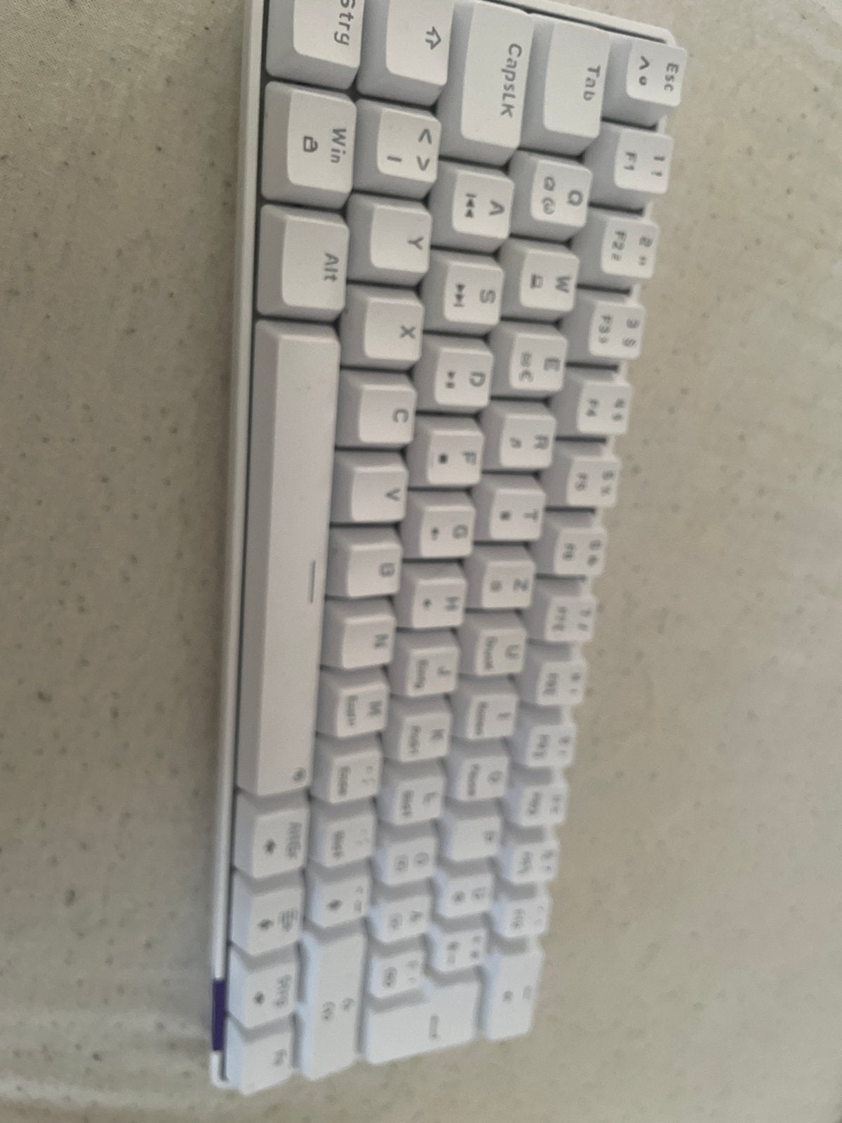 Compact wit toetsenbord met USB-C aansluiting, Ophalen of Verzenden, Qwerty, Zo goed als nieuw, Bedraad
