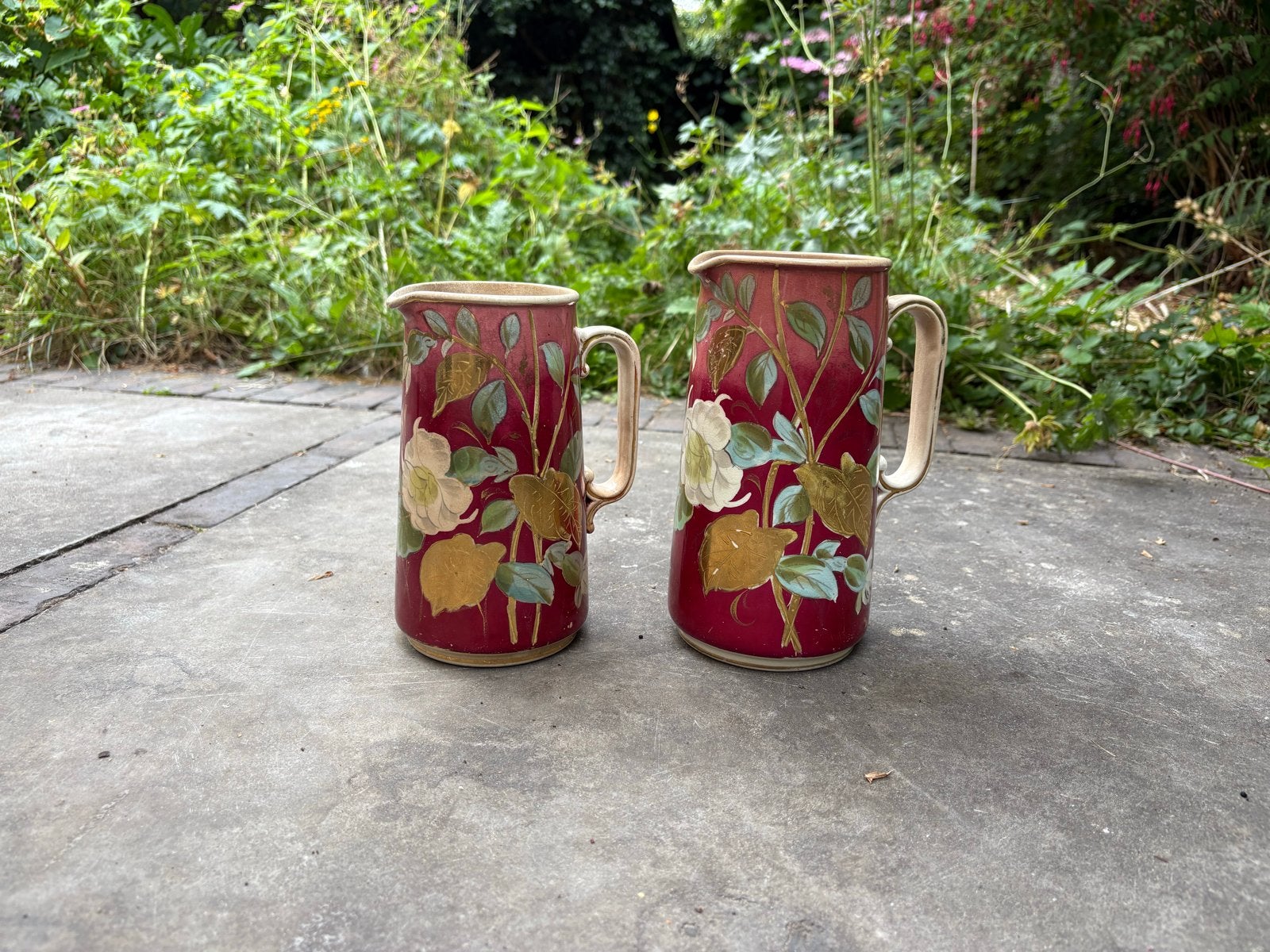 Set van 2 Antieke Aardewerk Kannen - Rood met Bladmotief, Ophalen of Verzenden