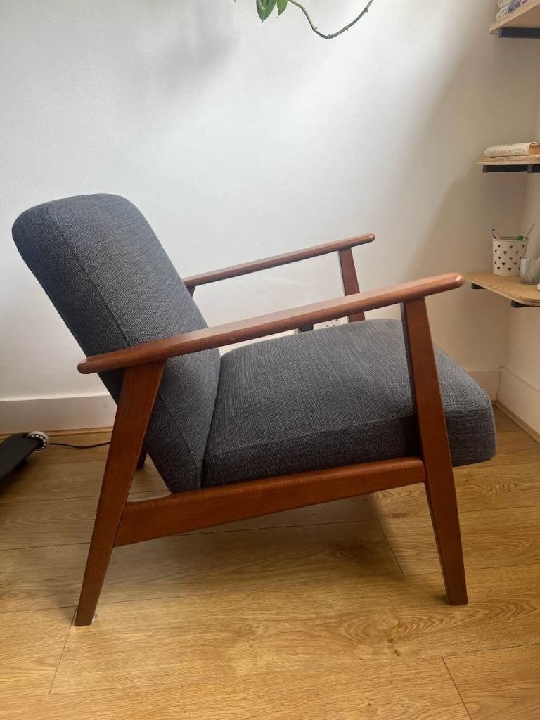 IKEA EKENÄSET Fauteuil - Walnoot/Houtskoolgrijs (Z.G.A.N.), Huis en Inrichting, Fauteuils, 75 tot 100 cm, Zo goed als nieuw, Stof