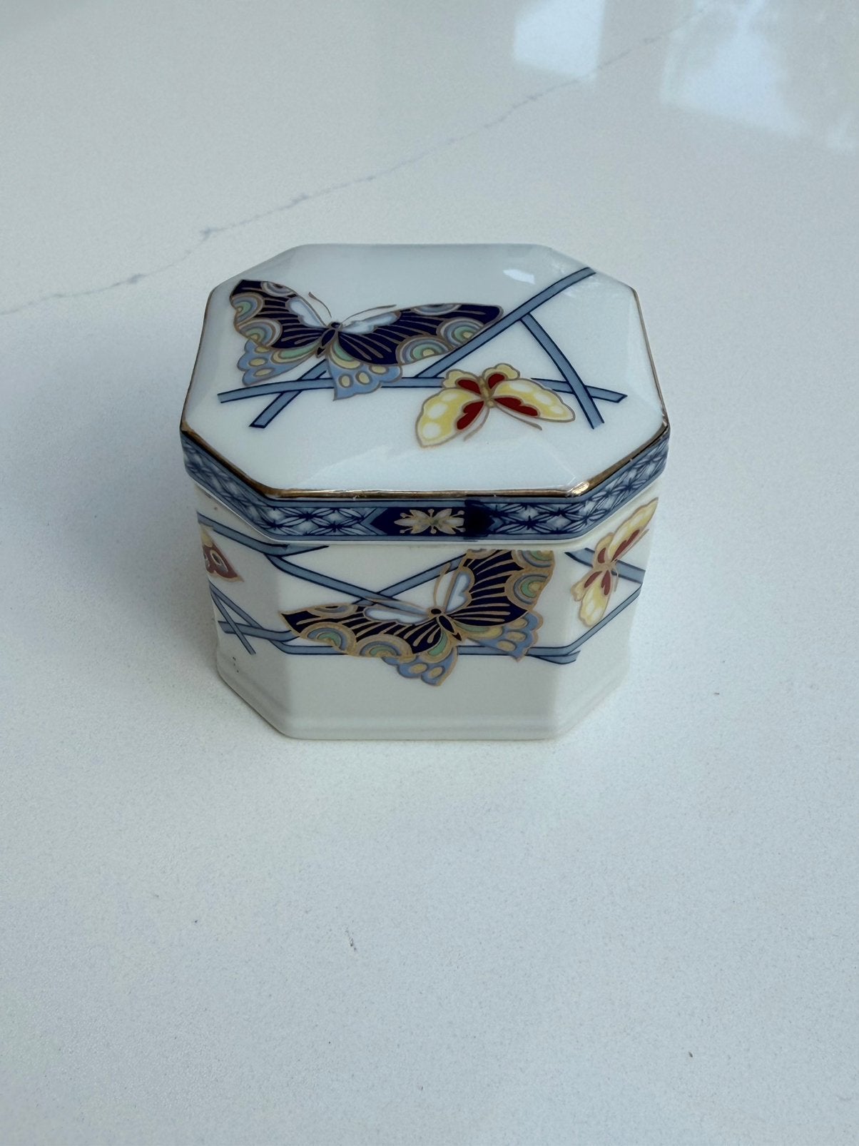 Vintage sieraden doosje met vlinders en goud porselein, Antiek en Kunst, Ophalen of Verzenden
