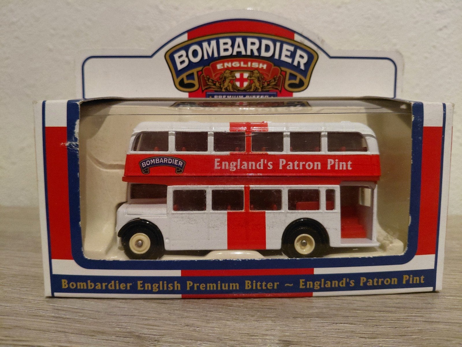 Limited Edition 'Bombardier Bitter' dubbeldekker bus, Overige merken, Verzenden, Groter dan 1:32, Nieuw