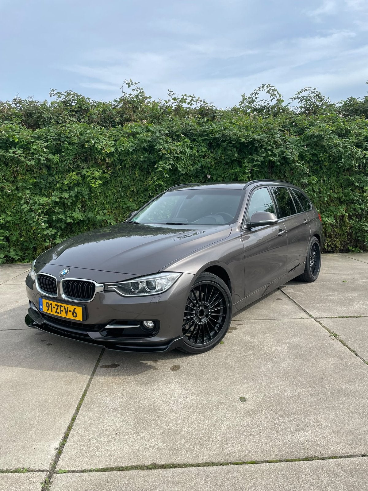 BMW 3-Serie 2.0 328I Touring sport, 745 kg, Zwart, 4 cilinders, Bruin