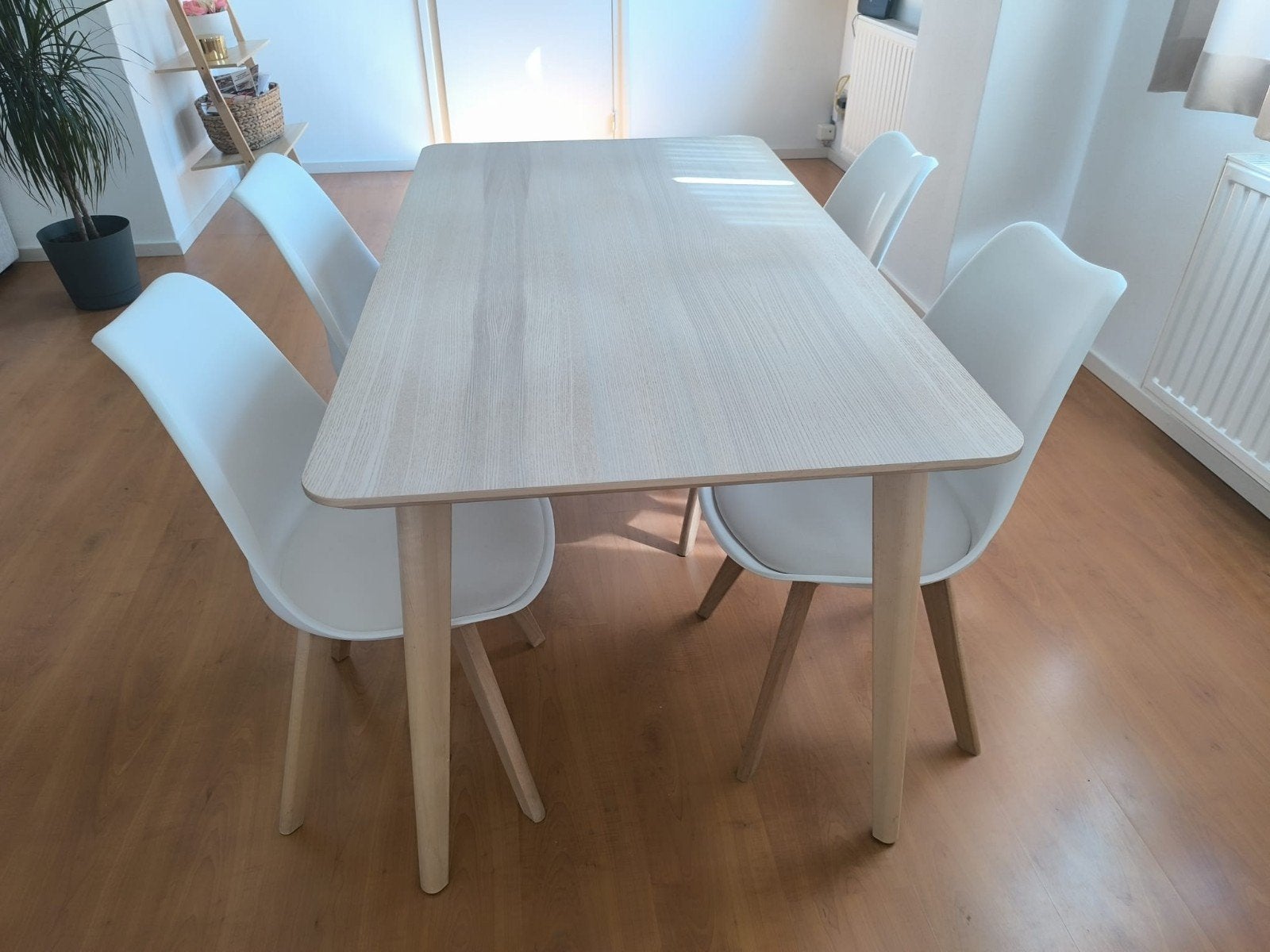 Elegante eettafel met 4 stoelen - Modern design, Huis en Inrichting, Tafels | Eettafels, Ophalen, 100 tot 150 cm, 50 tot 100 cm