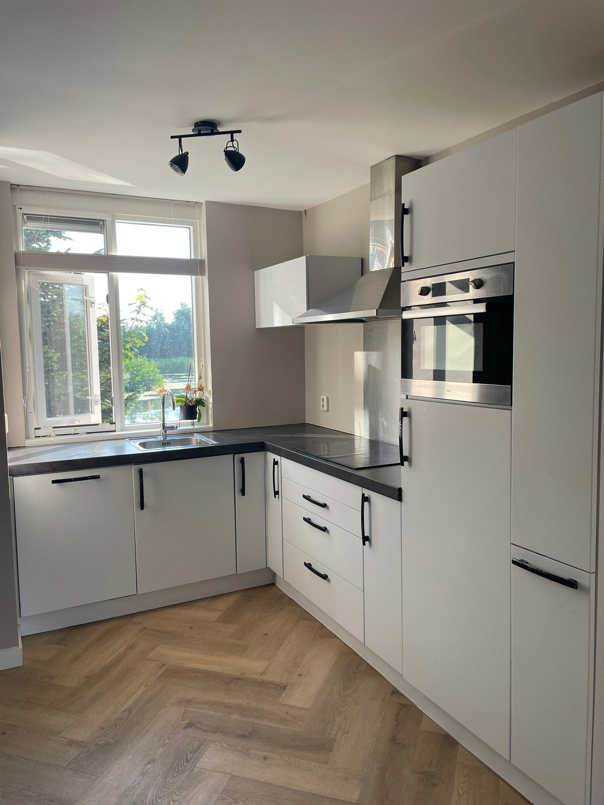 Gratis Keuken exclusief oven en kookplaat, Huis en Inrichting, Keuken | Complete keukens, Ophalen, Gebruikt, Wit, Hoekkeuken