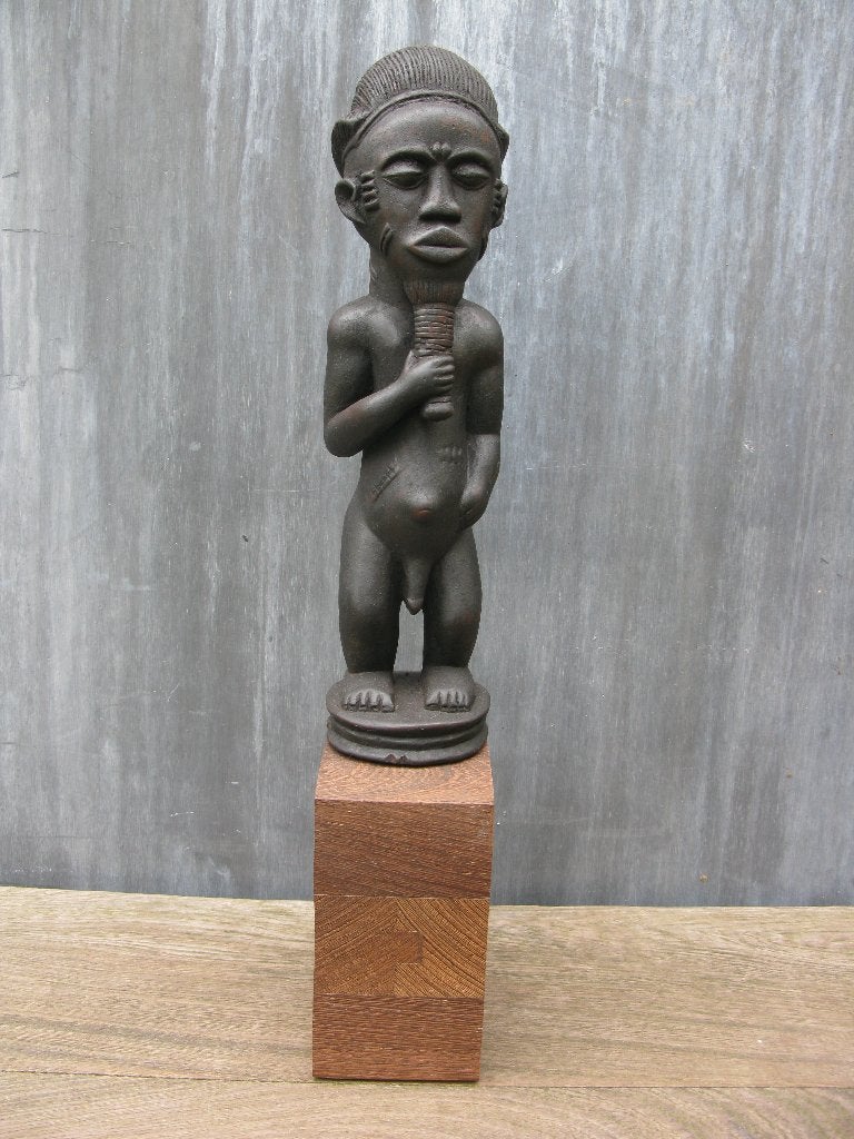 BEELD BAULE-VOLK IVOORKUST MAN OP SOKKEL, Hout, Bruin, Afrika, Ophalen of Verzenden