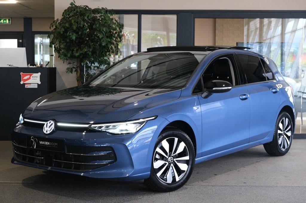 Volkswagen Golf 8.5 1.5 eTSI 115PK DSG Goal Edition Pano Nav, Zwart, 4 cilinders, Lichtsensor, Blauw