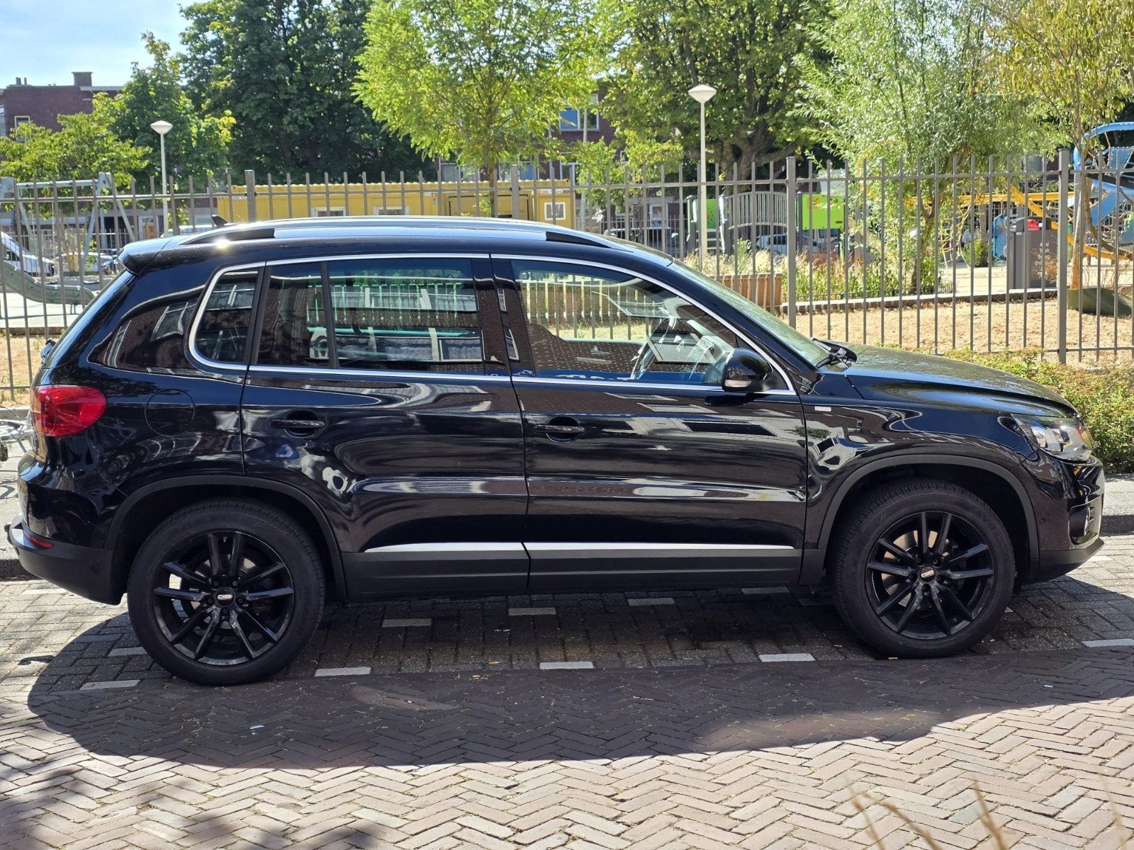 Volkswagen Tiguan 2.0 TSI 180pk 4Motion Cup 2014, Auto's, Volkswagen, LED verlichting, Euro 5, Stof, Zwart