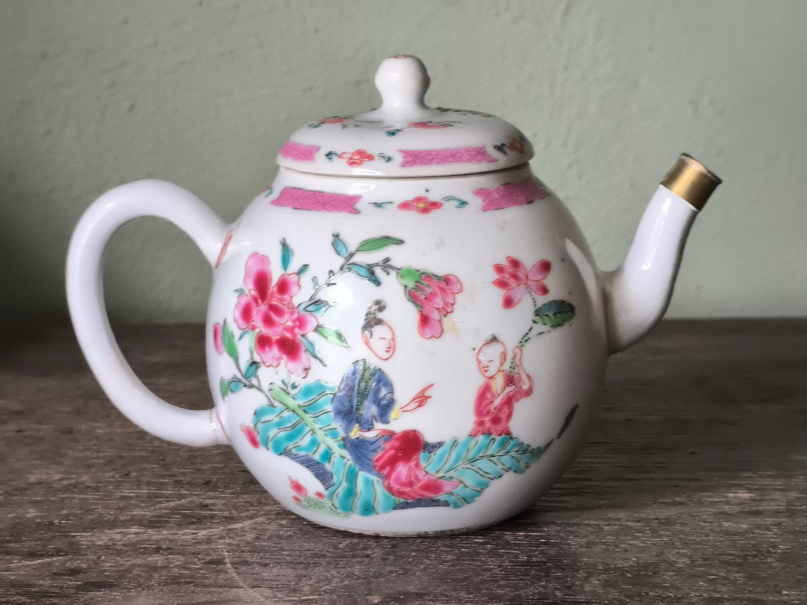 Antiek Chinees porselein trekpotje famille rose, Antiek en Kunst, Antiek | Porselein, Ophalen of Verzenden