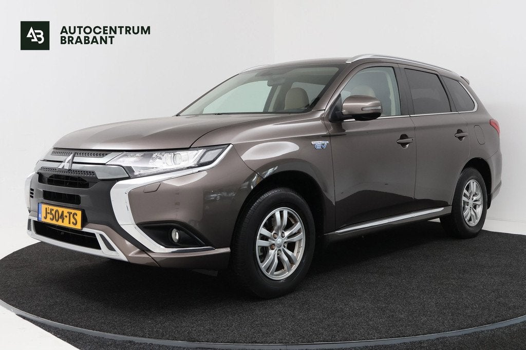 Mitsubishi Outlander 2.4 PHEV Pure (TREKHAAK, STOELVERWARMIN, Automaat, 4 cilinders, 120 €/maand, Bedrijf