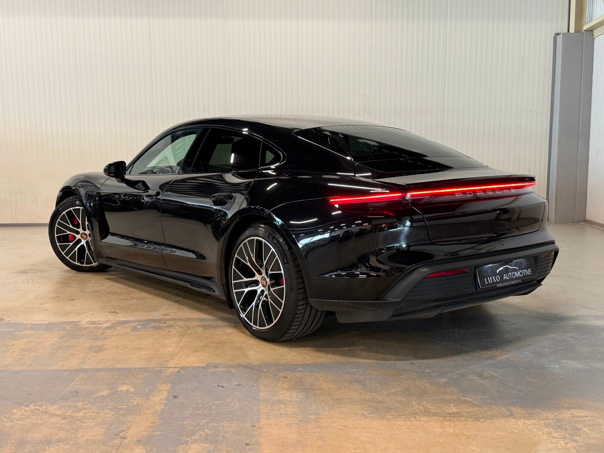 Porsche Taycan 4S Performance 84 kWh | NAP | SPORT CHRONO |, Auto's, Porsche, Dealer onderhouden, Gebruikt, 4 stoelen, Zwart