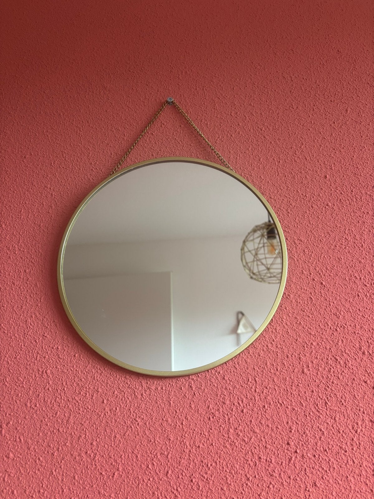 Ronde spiegel met gouden rand en ketting, Minder dan 50 cm, Rond, Ophalen of Verzenden, Zo goed als nieuw