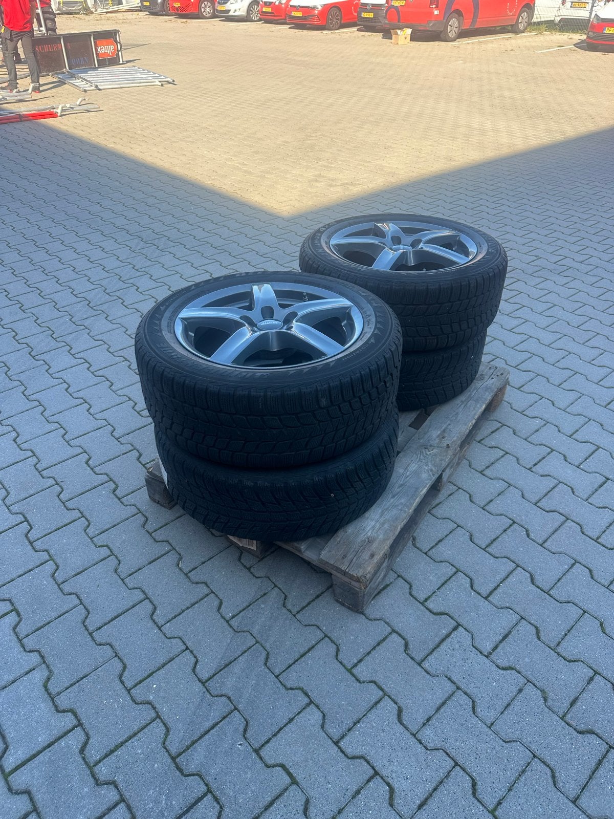Winterbanden Bridgestone Lexus NX300H / Toyota RAV4