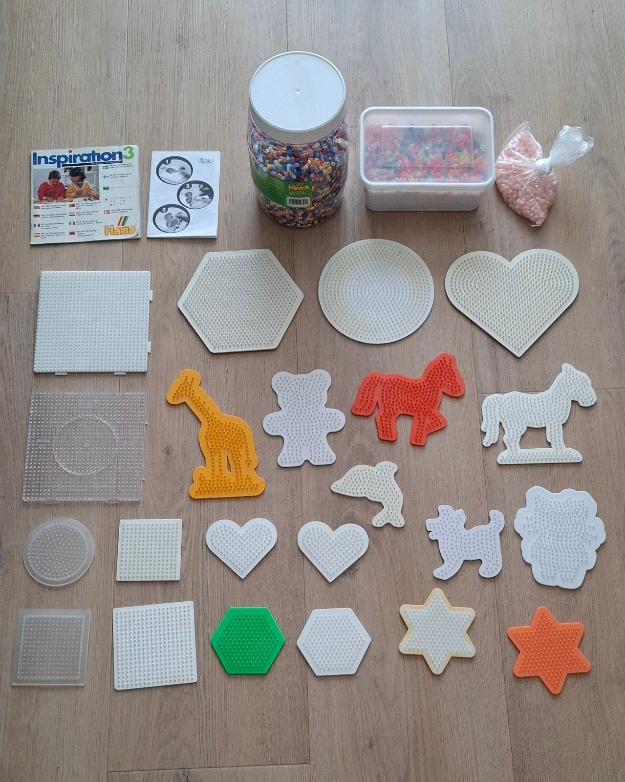 Hama strijkkralen, boekje en grondplaten, Kinderen en Baby's, Ophalen of Verzenden, Zo goed als nieuw