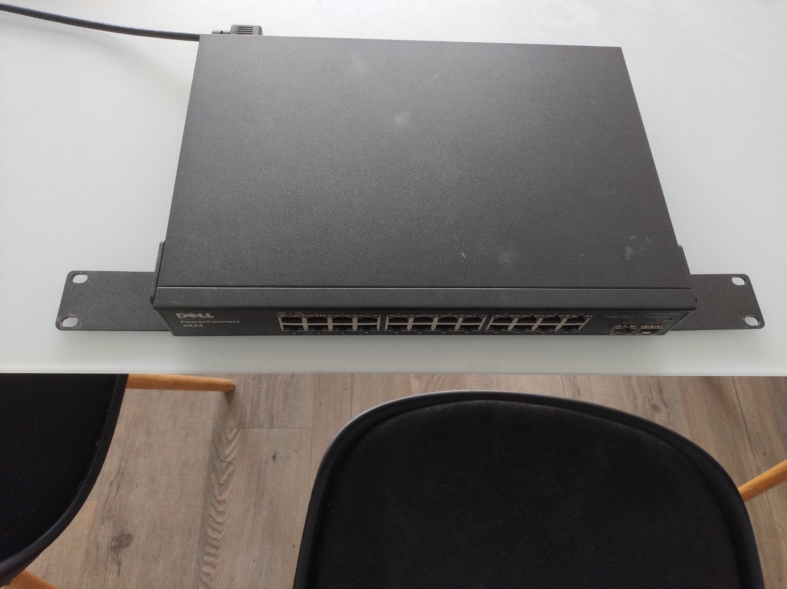 Dell PowerConnect 2824 Gigabit Ethernet Switch, Computers en Software, Netwerk switches, Gebruikt, Ophalen of Verzenden