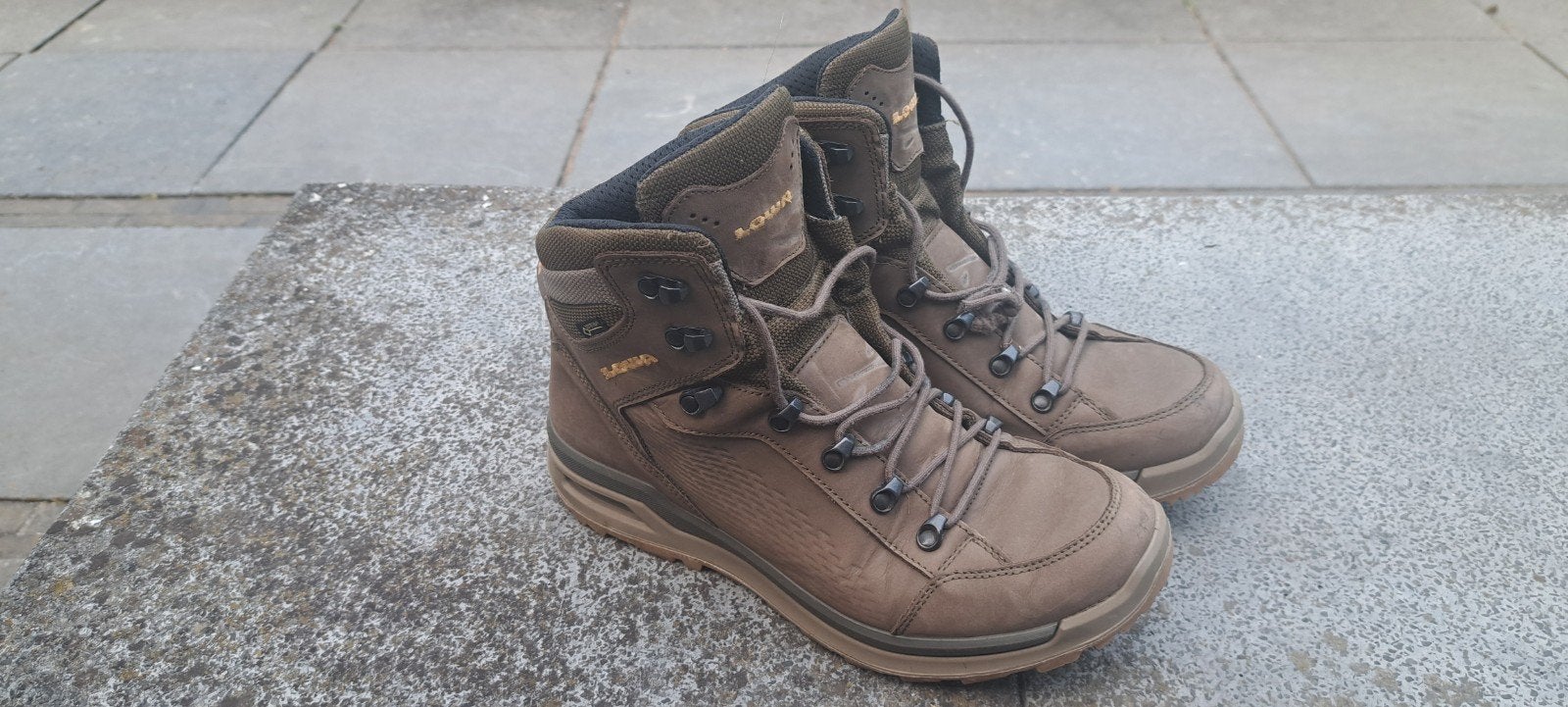 Lowa 42,5, Ophalen of Verzenden, Zo goed als nieuw, Schoenen