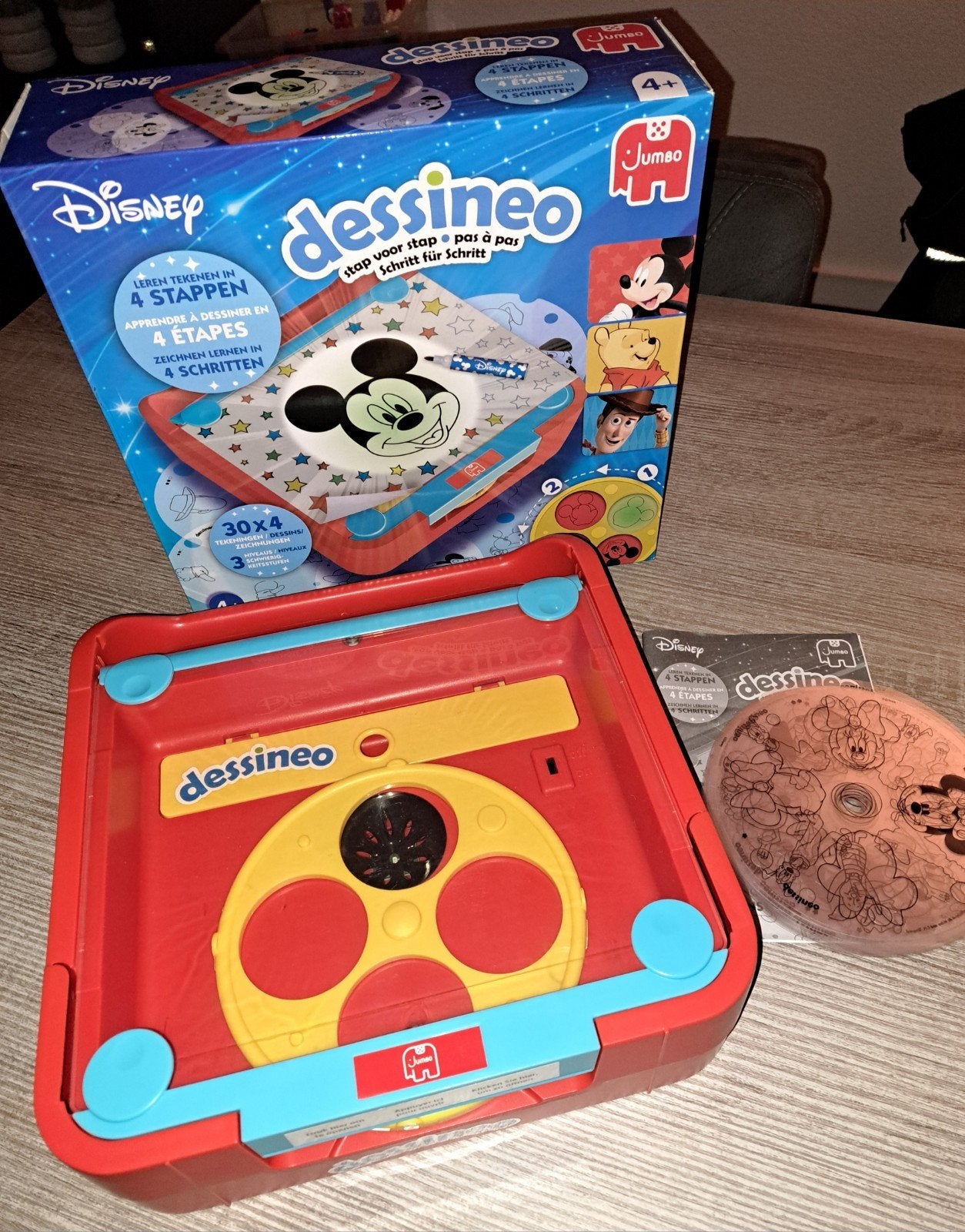 Disney Dessineo Tekenprojector - Leer Tekenen in 4 Stappen, Ophalen of Verzenden, Zo goed als nieuw, Knutselen