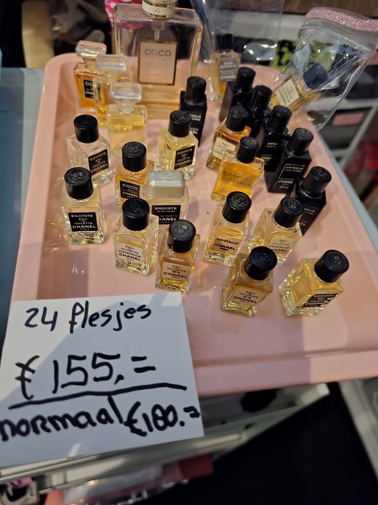 24 volle verschillende miniaturen chanel parfum, Ophalen of Verzenden, Miniatuur