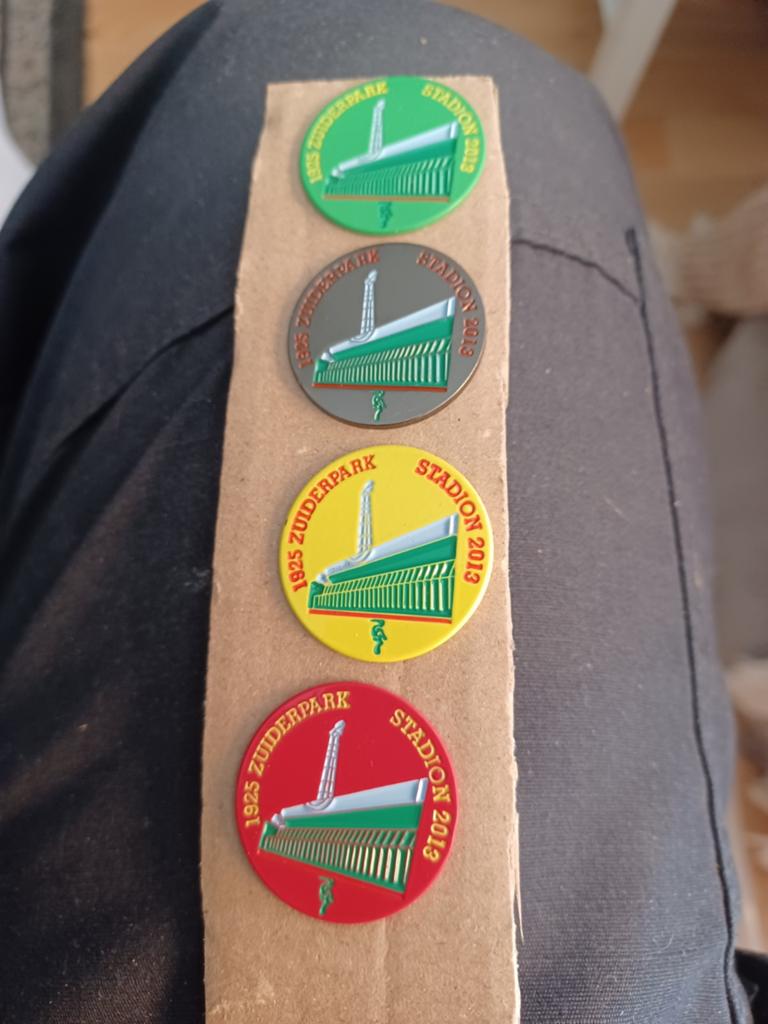 Pins van ADO Den Haag en of spelden van FC Den Haag, Ophalen of Verzenden, Sport