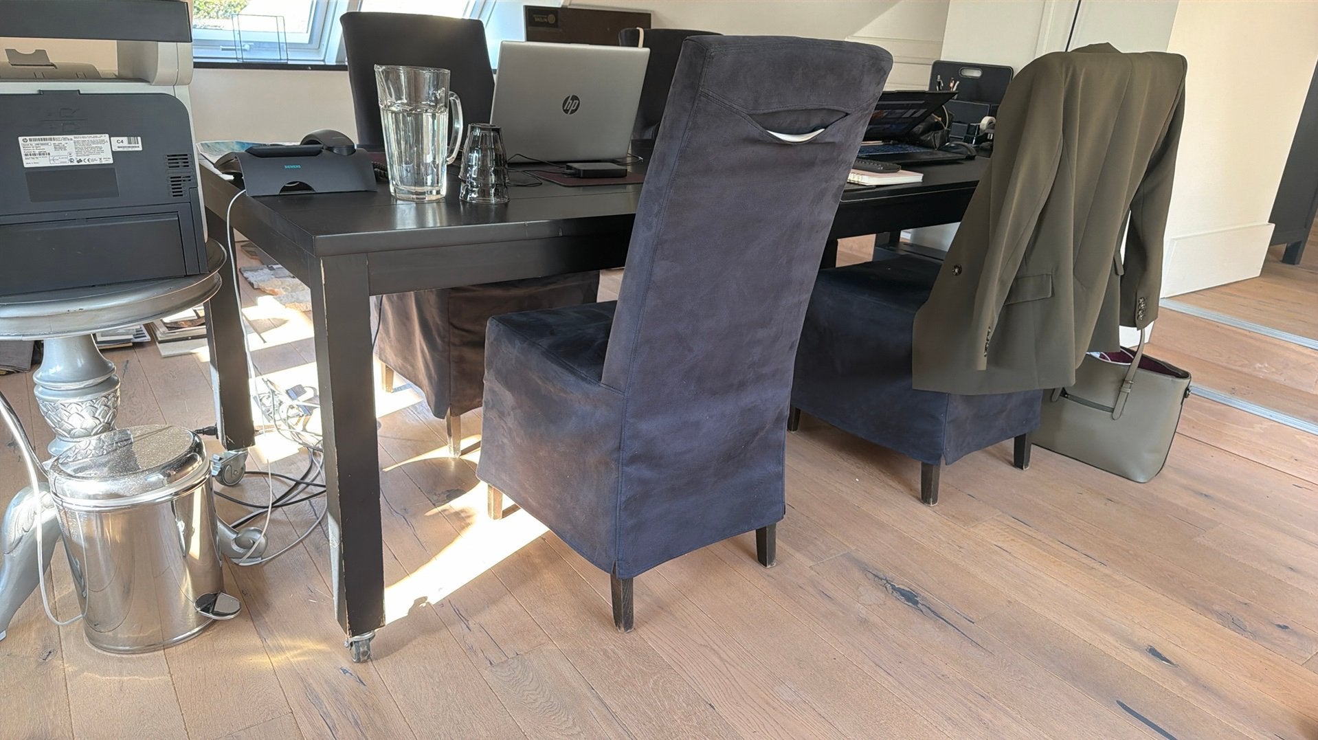 Zwarte tafel op wielen te koop, Antiek en Kunst, Ophalen