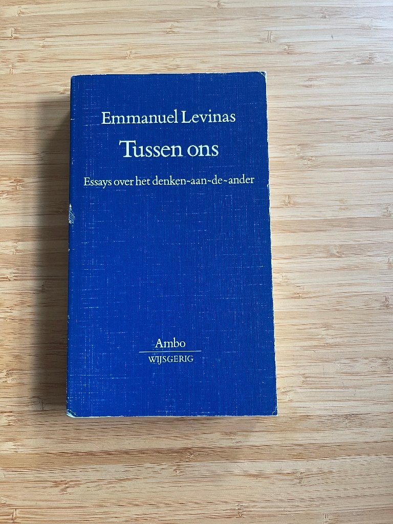 Tussen ons -  essays over het denken-aan-de-ander Levinas, Ophalen of Verzenden, Gelezen, Wijsbegeerte of Ethiek