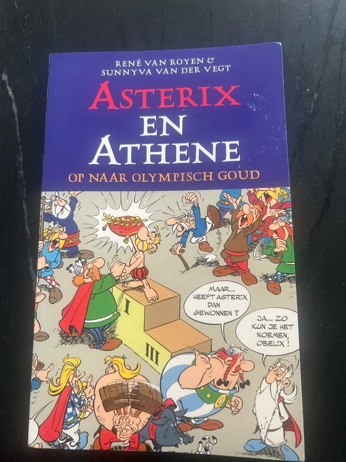 ASTERIX en ATHENE 2004, Ophalen of Verzenden, Asterix en Obelix, Zo goed als nieuw, Boek of Spel