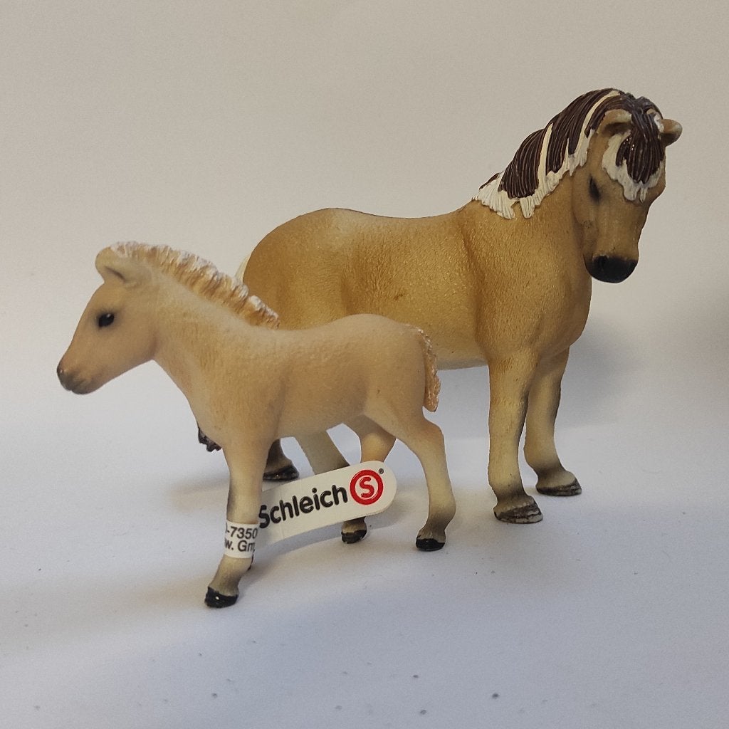 Schleich Fjorden (met & zonder vaantje), Verzamelen, Dierenverzamelingen, Verzenden, Zo goed als nieuw, Paard, Beeldje of Figuurtje